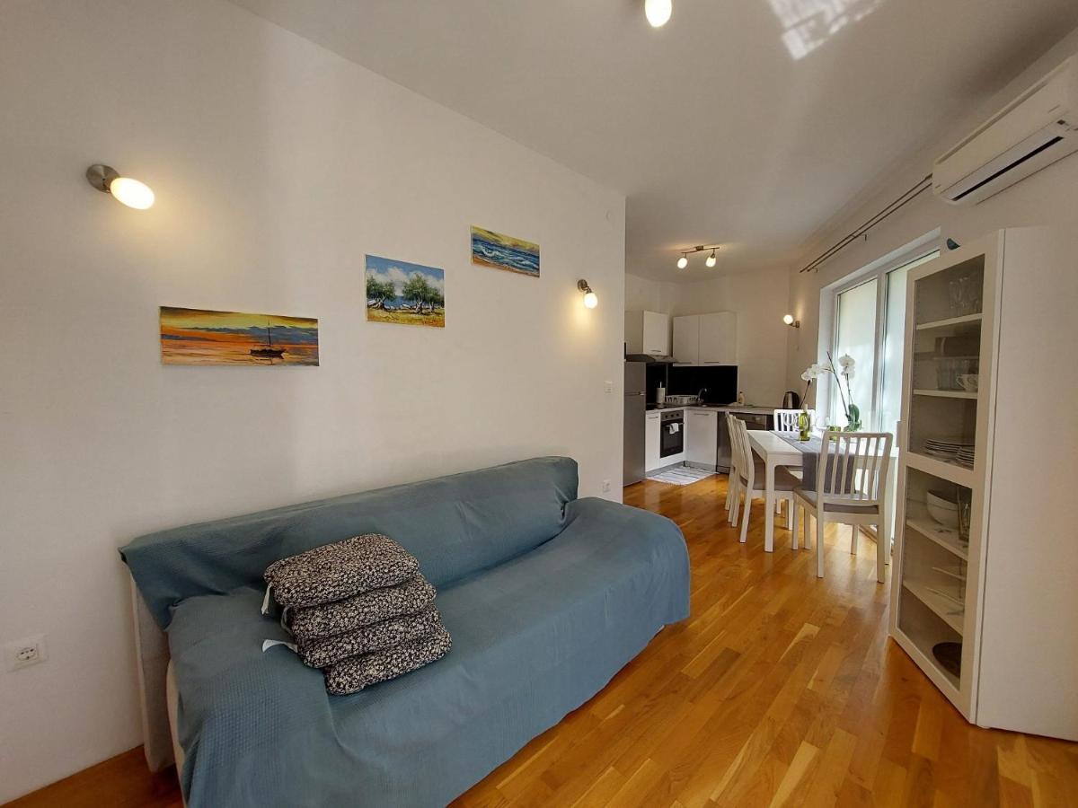Apartment Davor Malinska Bagian luar foto